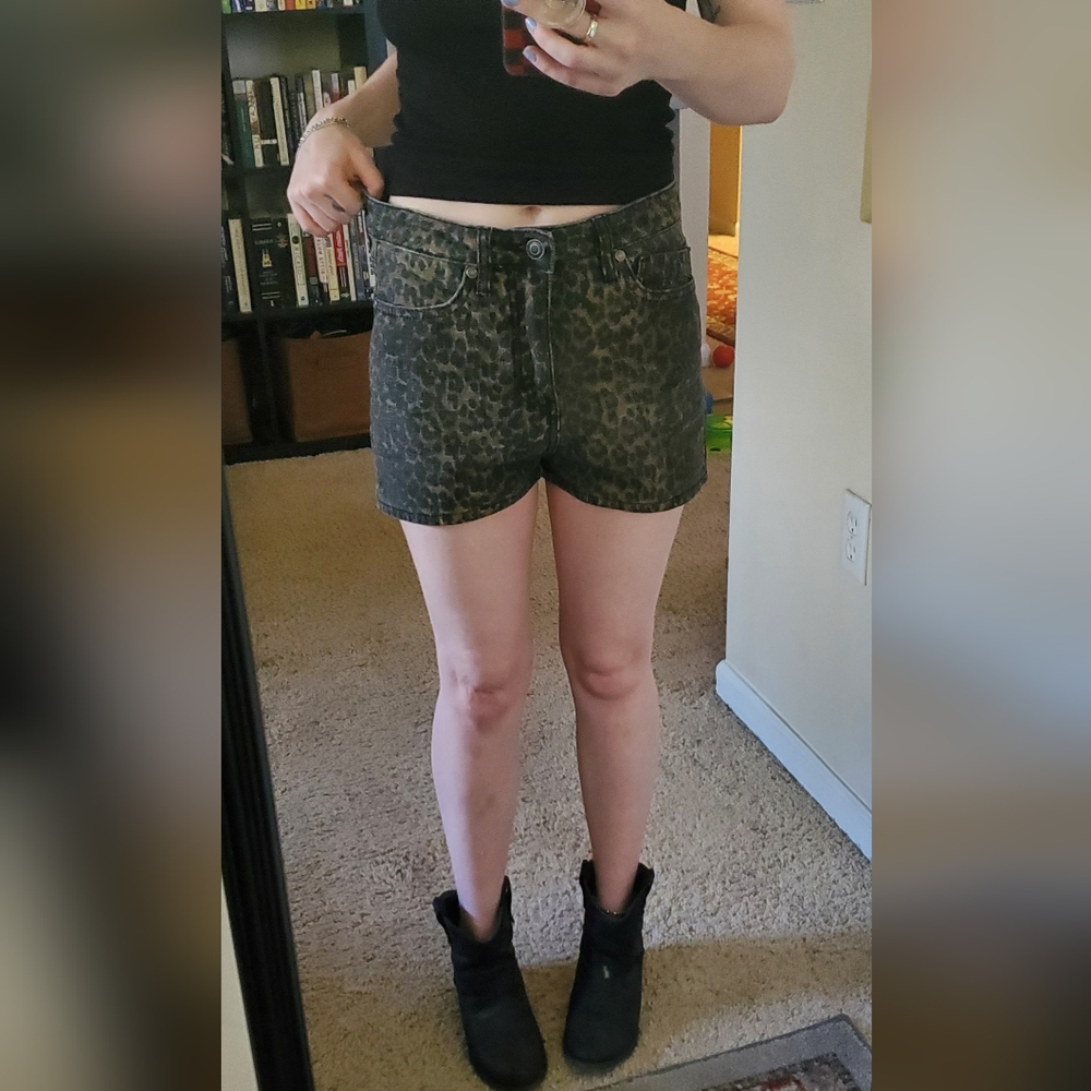 Lip Service Leopard Print High Waisted Shorts Size 27